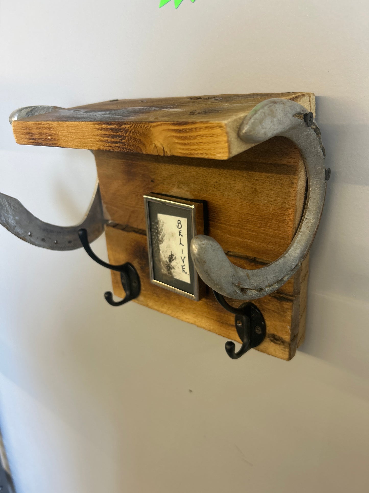 Horseshoe shelf