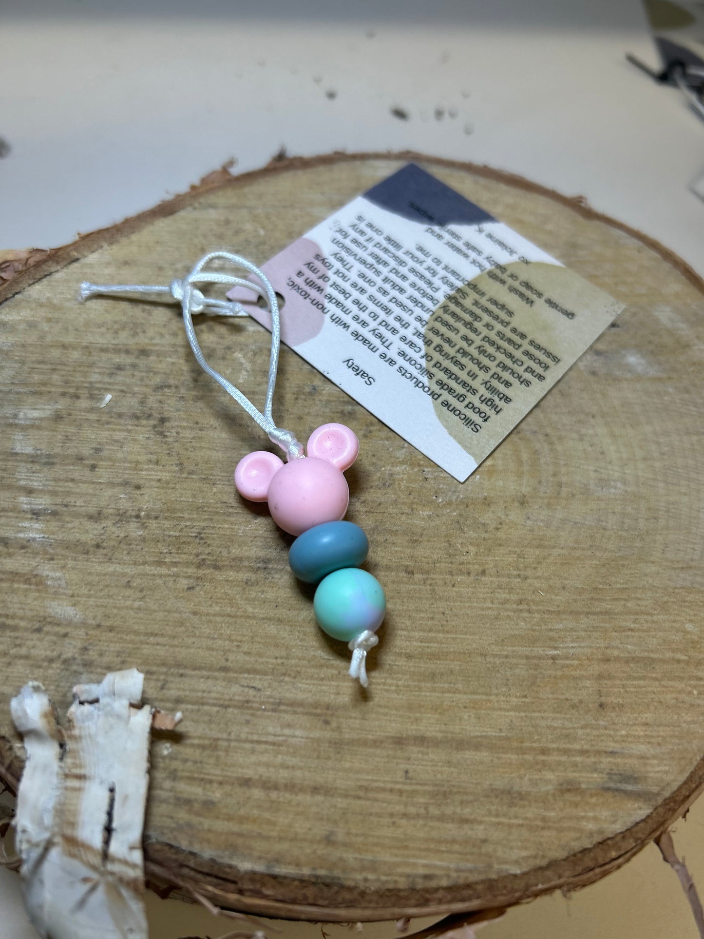 Silicone beaded zipper pulls